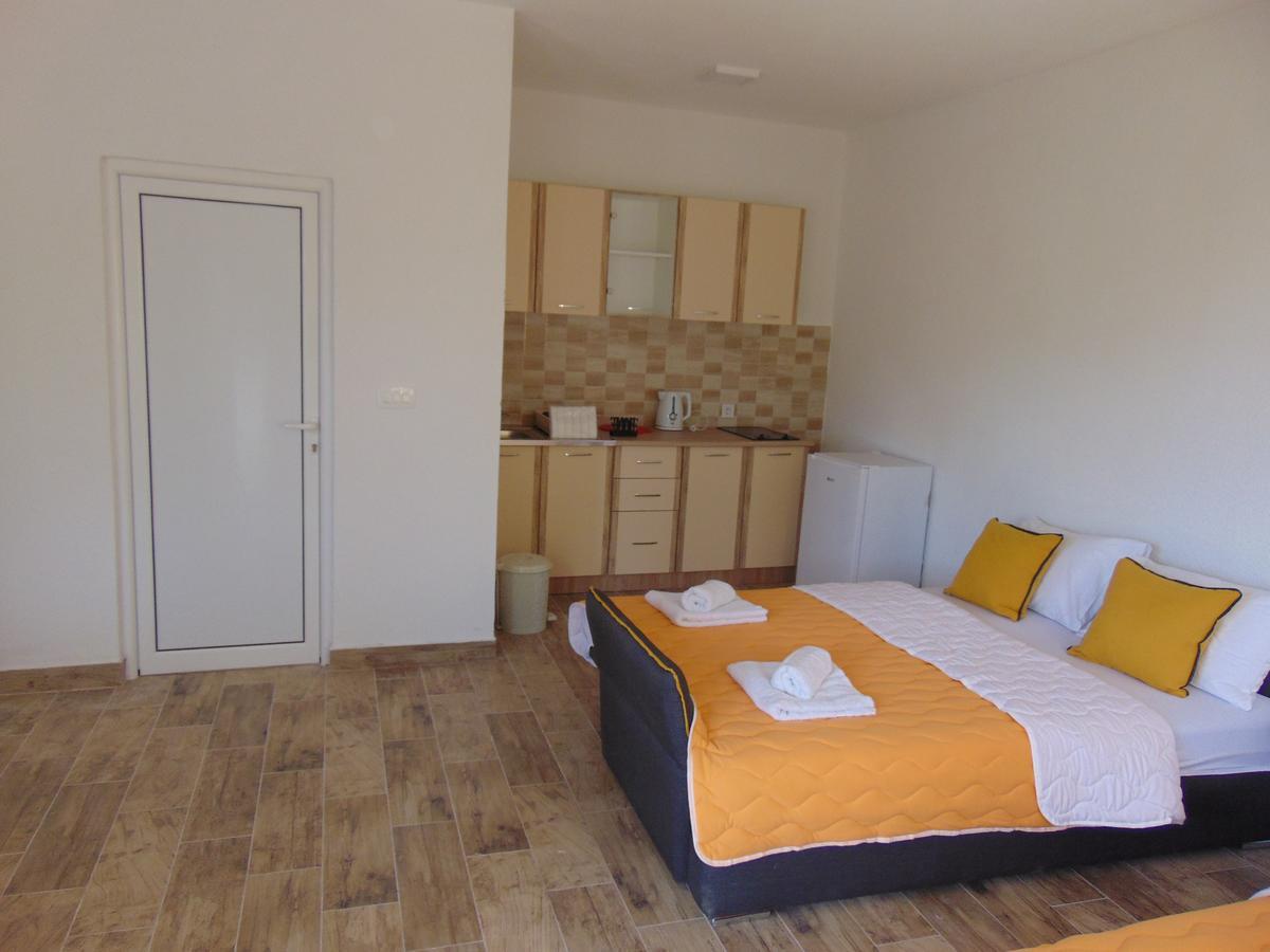 Apartments Bibic Будва Екстер'єр фото
